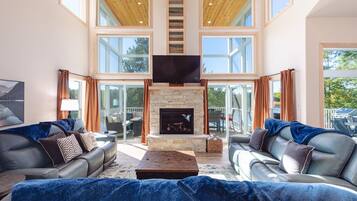 Smart TV, fireplace, stereo