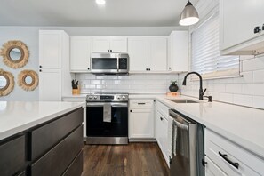 Private kitchen - Modern, comfortable and conveniently located in OKC! (Oklahoma City)