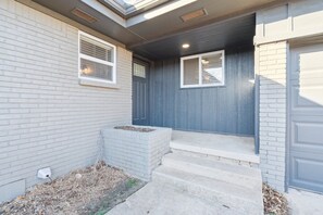 Exterior detail - Modern, comfortable and conveniently located in OKC! (Oklahoma City)