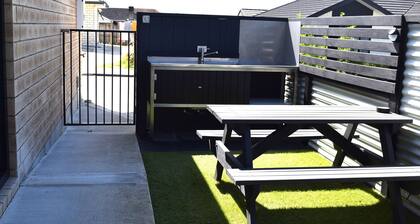 Comfy 1-bedroom + Lounge bed & breakfast in fabulous Te Awamutu.