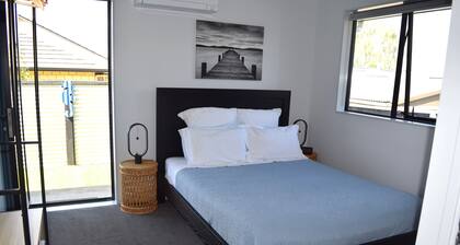 Comfy 1-bedroom + Lounge bed & breakfast in fabulous Te Awamutu.