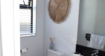 Comfy 1-bedroom + Lounge bed & breakfast in fabulous Te Awamutu.