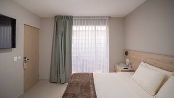 Comfort Room, Patio, Courtyard View