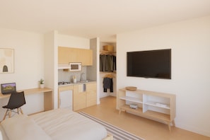 In-room safe, desk, laptop workspace, iron/ironing board - Hotel Puerta Gala 2903 (Guadalajara)