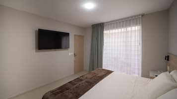 Comfort Room, Patio, Courtyard View | Minibar, in-room safe, desk, laptop workspace