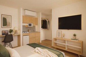 In-room safe, desk, laptop workspace, iron/ironing board - Hotel Puerta Gala 2903 (Guadalajara)