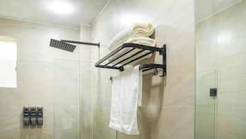 Rom – comfort, terrasse, bakgårdsutsikt | Minibar, safe på rommet, skrivebord og skrivebord for bærbar PC