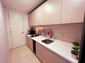 Fridge, microwave, stovetop, cookware/dishes/utensils