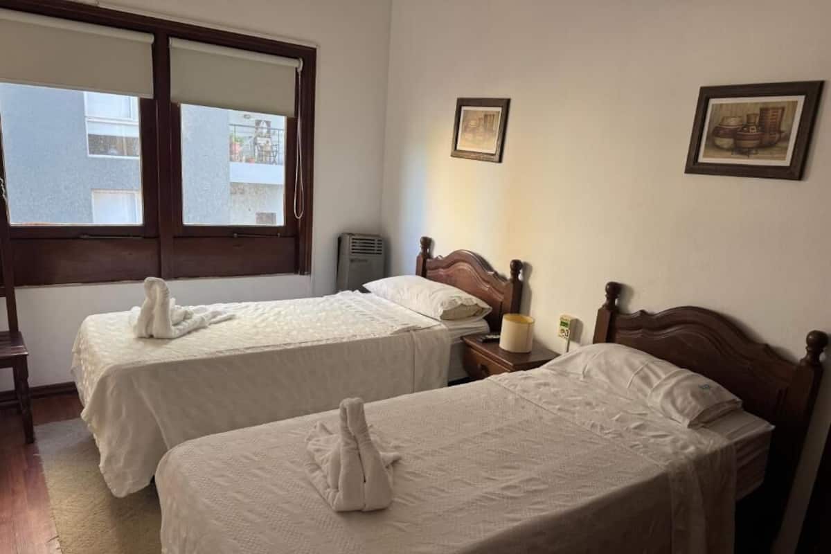 Chambre avec lits jumeaux | AccĂšs au Wi-Fi (inclus)