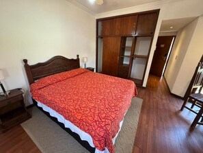 Tweepersoonskamer, uitzicht op stad