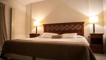 Phòng Suite tiện nghi đơn giản, ban công, quang cảnh thành phố