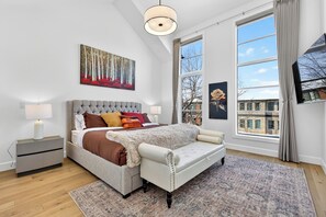 3 bedrooms, iron/ironing board, WiFi, bed sheets - Modern Pet‑Friendly Altadore Gourmet Kitchen (Calgary)