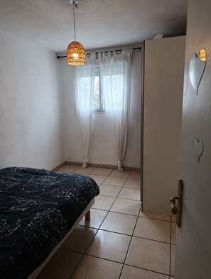 Unclassified image, 5 of 31, button - Bright T5 for vacations or work with private parking space. (Port-de-Bouc)