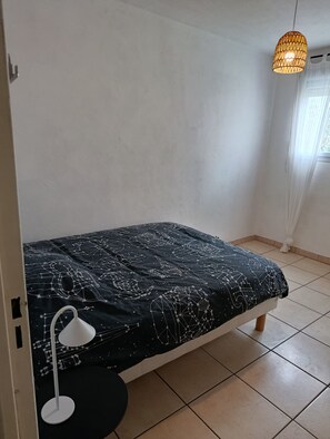 Unclassified image, 4 of 31, button - Bright T5 for vacations or work with private parking space. (Port-de-Bouc)