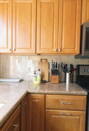 Microwave, oven, stovetop, dishwasher - Superb 3-bedroom condo in the heart of Tempe. (Tempe)