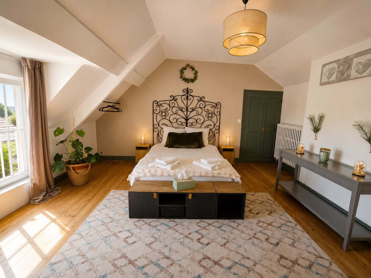 2 bedrooms, iron/ironing board, WiFi, bed sheets