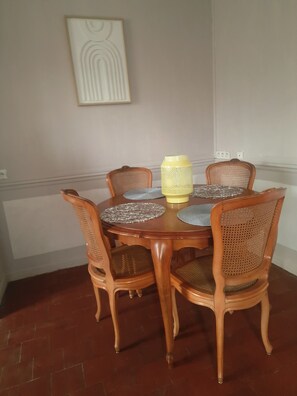 Luokittelematon kuva, 5 kautta 14, painike