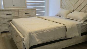 Iron/ironing board, WiFi, bed sheets