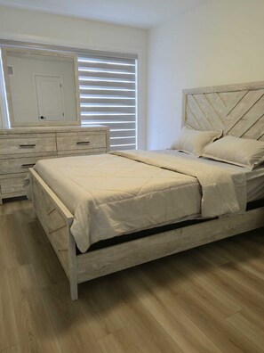 Iron/ironing board, WiFi, bed sheets - 3BED Modern townhome (Brant)