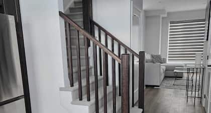3BED Modern townhome