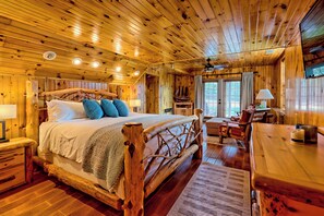 Escritorio, tabla de planchar con plancha, wifi gratis y ropa de cama 