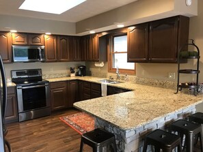 Fridge, microwave, oven, stovetop - Fawn Memories-Lakefront Home in Deerfield Resort with Stunning Norris Lake Views (LaFollette)