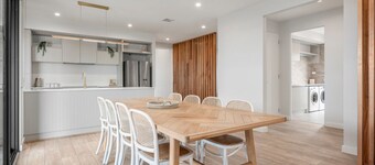 Coastal Lux Retreat; Sleeping 10, Indented Heads, brand new, aircon, heating, spacious