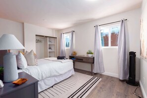 4 bedrooms, iron/ironing board, WiFi, bed sheets - Movie Night! 4BR Home with Projector, Games & BBQ! (San Diego)