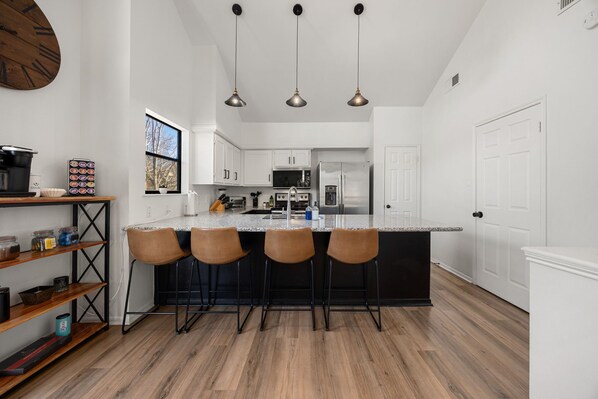 Private kitchen - Brilliant 3-bedroom townhome in charming April Sounds Community (Montgomery)