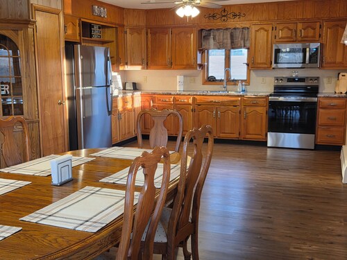 Pond-A-View 3-bedroom Rancher with views of the mountain and rolling fields.