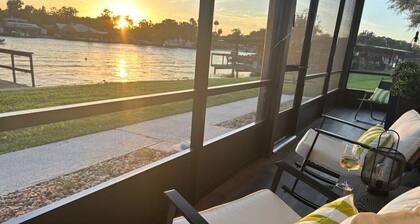St. Johns Riverside Retreat, fish, boat, relax. Long stays welcome.