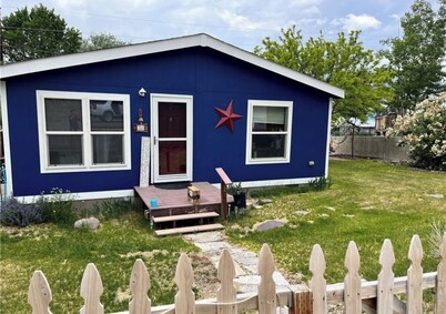 Charming 3-bedroom house in enchanting McGill with AC