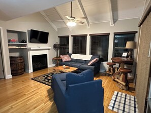 TV, fireplace