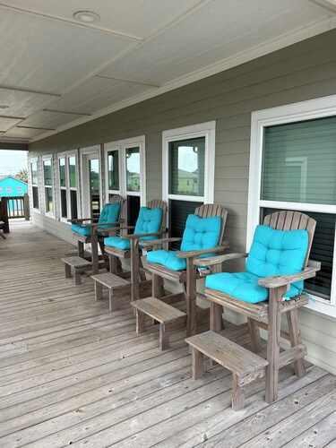 Sea Beauty- 3 bedroom home with efficiency apartment 5 minutes from the beach