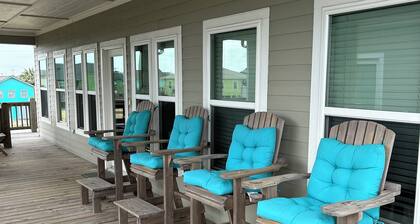 Sea Beauty- 3 bedroom home with efficiency apartment 5 minutes from the beach