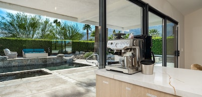 Casa del Sol Saltwater Pool, Fire Pit, Espresso Bar Uniquely Designed Bedrooms