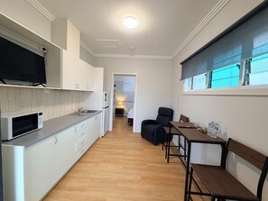 Deluxe Twin Room | Desk, laptop workspace, free WiFi - Pacific Motel (Taree)