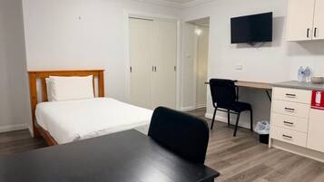 Deluxe Twin Room | Desk, laptop workspace, free WiFi