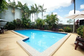 Outdoor pool - Pacific Motel (Taree)