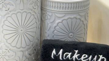 Hårtørrer, håndklæder