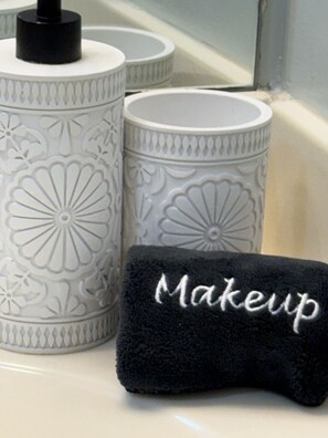 Hårtørrer, håndklæder