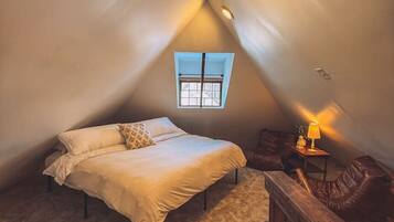 Desk, iron/ironing board, WiFi, bed sheets