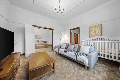Charming Cozy Home Near Local Shops & Chadstone SC