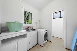 Interior - Charming Cozy Home Near Local Shops & Chadstone SC (Camberwell)
