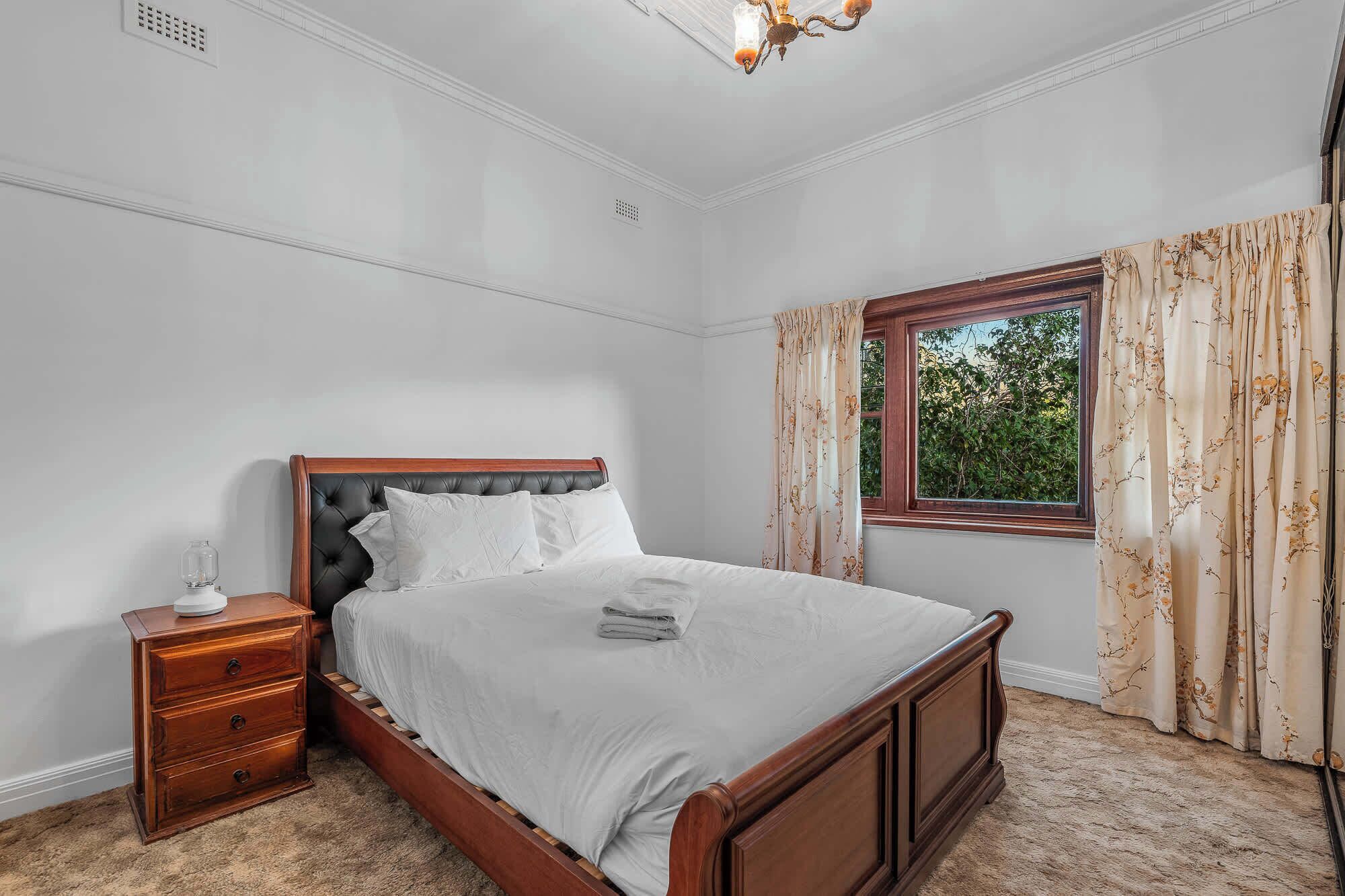 3 slaapkamers, een strijkplank/strijkijzer, wifi, beddengoed