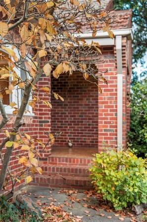 A brick building with a small porch and a door. - Charming Cozy Home Near Local Shops & Chadstone SC (Camberwell)