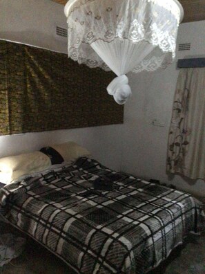 3 bedrooms, iron/ironing board, WiFi, bed sheets - Nankhonde Lodge - Cosy accommodation   near to Blantyre City Centre (Blantyre)