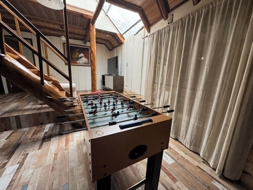 Cabin immersed in nature - Private Hiking Trail - 3 BR - Fireplace - Peaceful