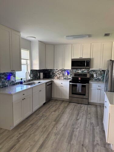 2-bedroom house in the villages with golf course view and included golf cart!