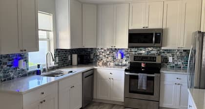 2-bedroom house in the villages with golf course view and included golf cart!